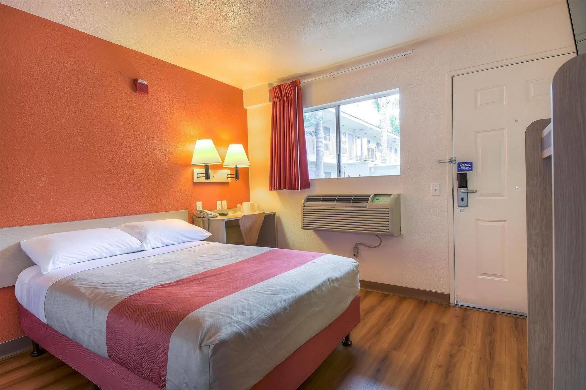 6-chino, Ca - Angeles Area Hotel Chino