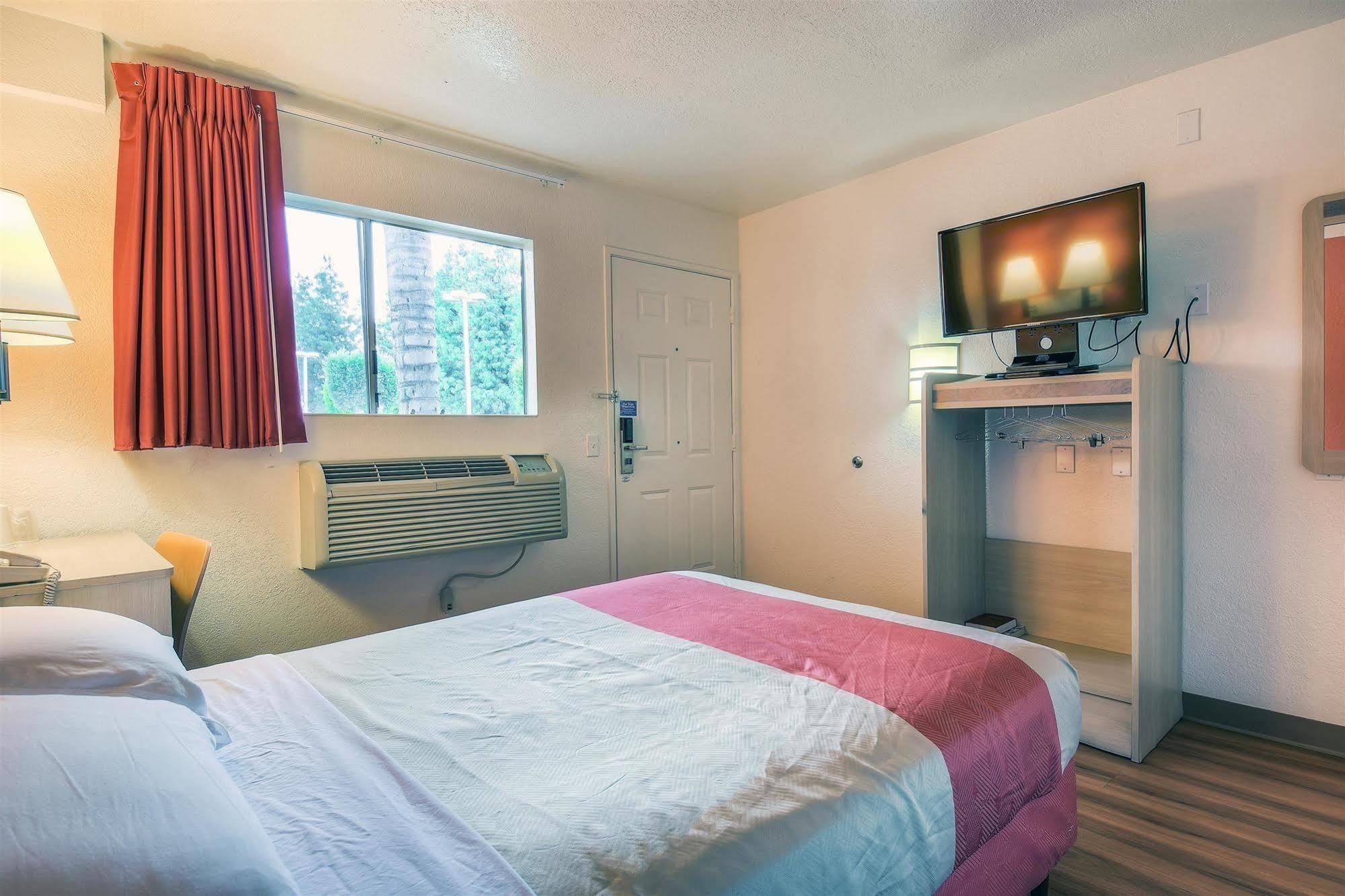 6-chino, Ca - Angeles Area Hotel 2*