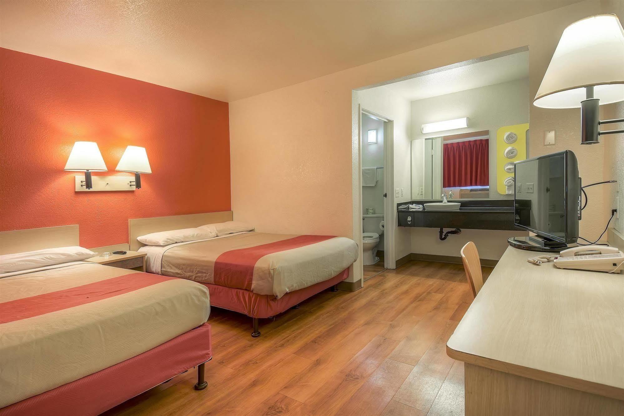 6-chino, Ca - Angeles Area Hotel 2*