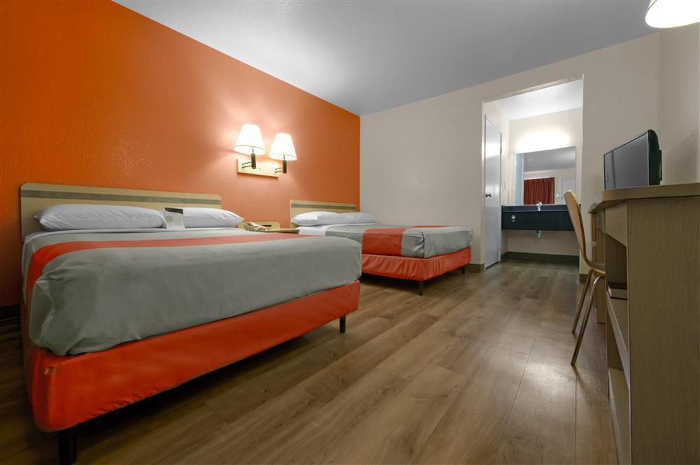 Hotel 6-chino, Ca - Angeles Area 2*